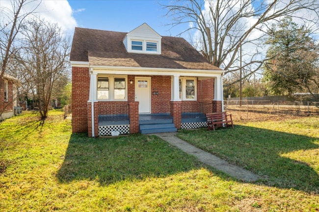 Photo - 1401 Byron St House