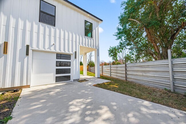 Photo - 5304 Lynnfield St