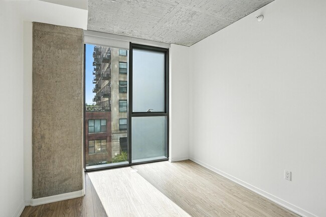 Photo - 1323 S Wabash Ave