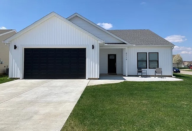 Building Photo - Sleek, Modern 3 Bedroom!