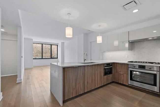 Photo - 9 Ave at Port Imperial Unit 824