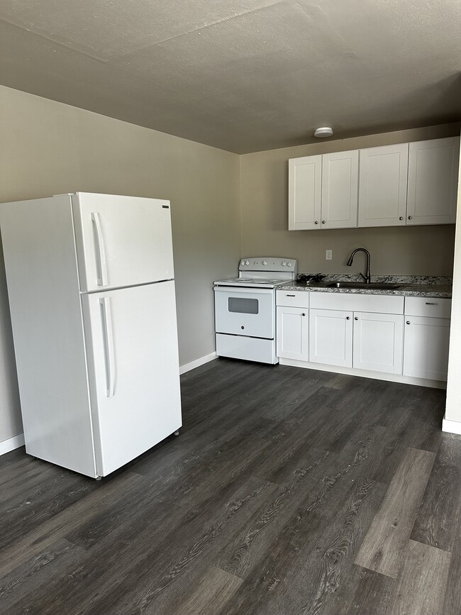 Kitchen - 3519 S 56th St Apartamentos