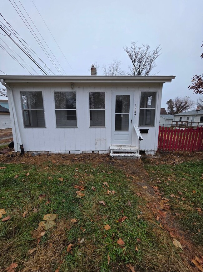 Building Photo - Charming 1 Bedroom Home – Fresh Updates! | $700/Month