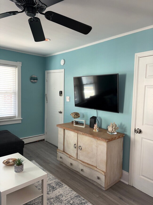 323 E Maple Ave Unit 1