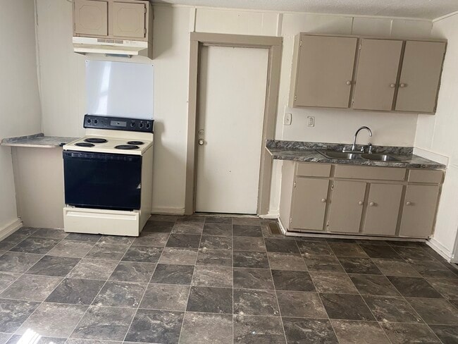 Photo - 620 Riggs St