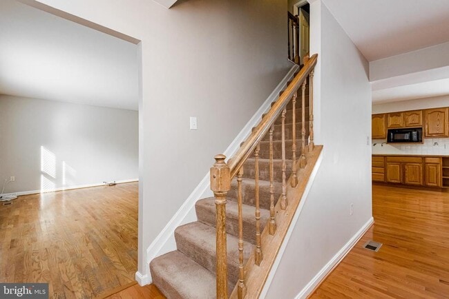 Photo - 517 Stockbridge Ct