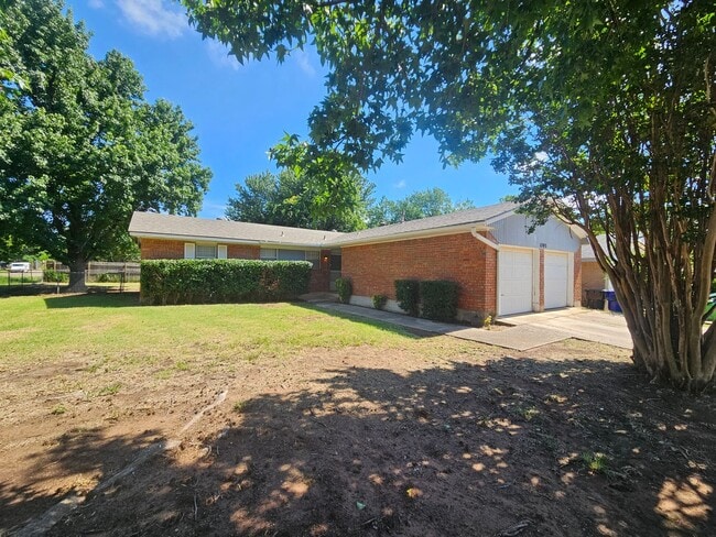 Building Photo - (3) Bed/(2) Bath Near Schools and Shopping! Avail NOW!