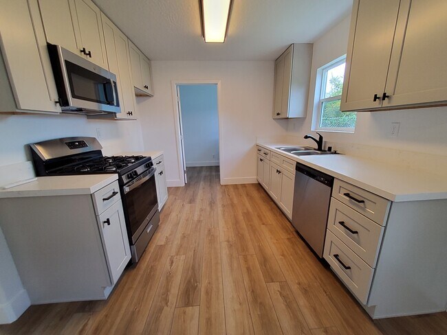 1617 Elm St