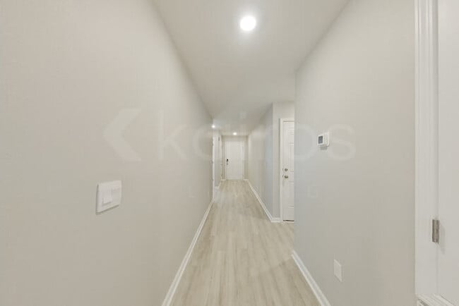 Photo - 122 Metalmark Dr