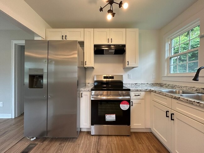 Photo - 2131 Woodbine Ave