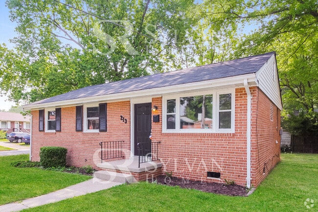 Building Photo - The Lifestyle You Deserve. Rental
