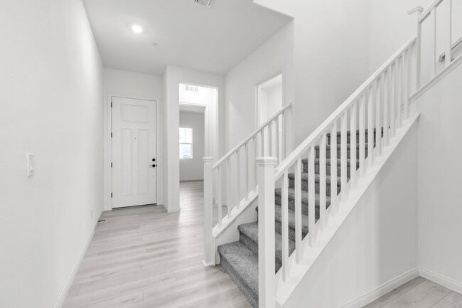 Photo - 584 La Vis Acrs Ln