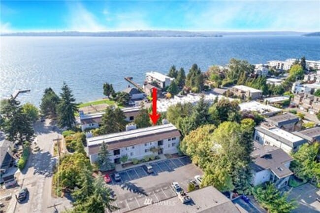 Building Photo - Stunning 2 Bed 2 Bath View Condo in Downto...