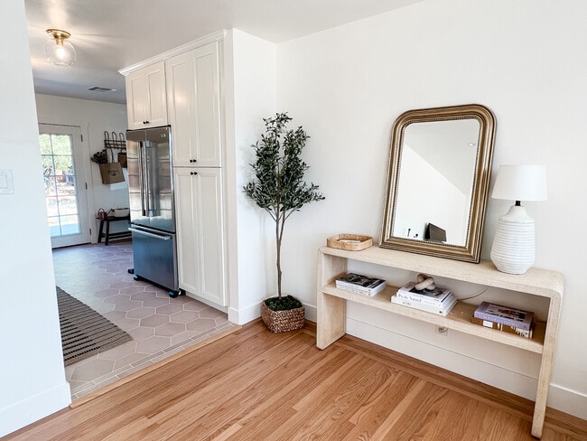 Photo - 902 Harold Ln