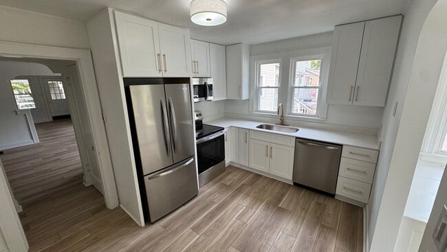 Photo - 738-738 Sheridan Ave