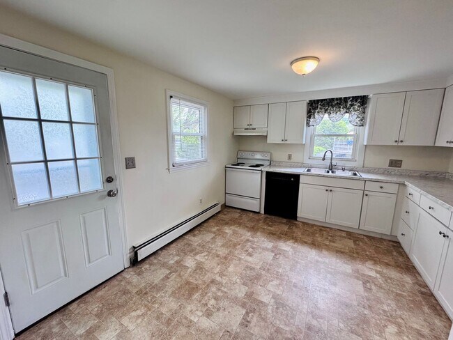 Photo - Newly Renovated Year-Round Apartments – St... Unit E