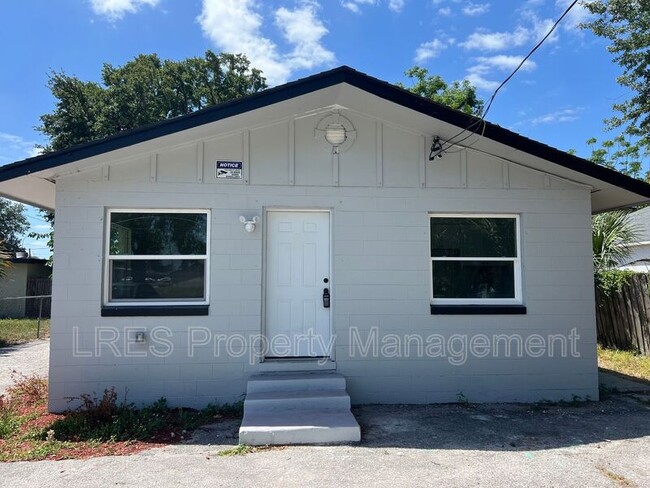 Building Photo - 2204 W Pine St Rental