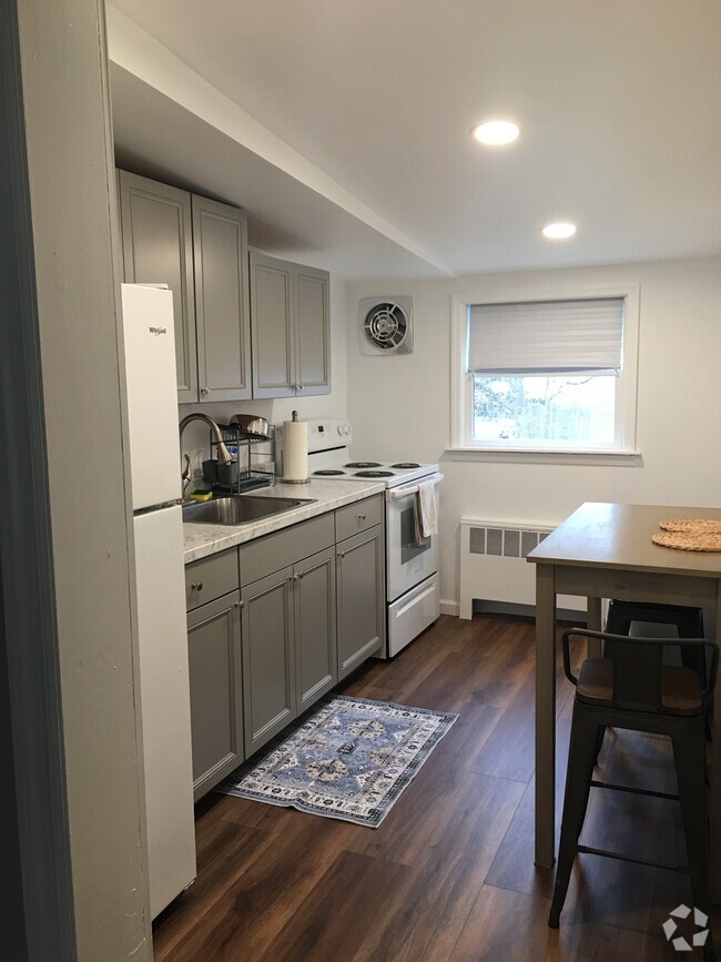 Building Photo - 18 Aberdeen Dr Unit 1 Rental