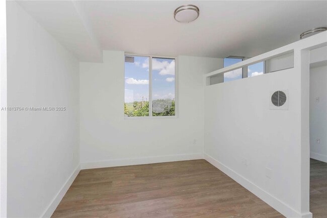 Photo - 1620 NW 18th St Unit 305