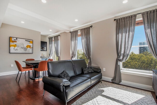 27 Library St NE Unit 602