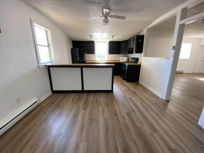 Photo - 610 N Eisenhower Dr Unit Apt 1