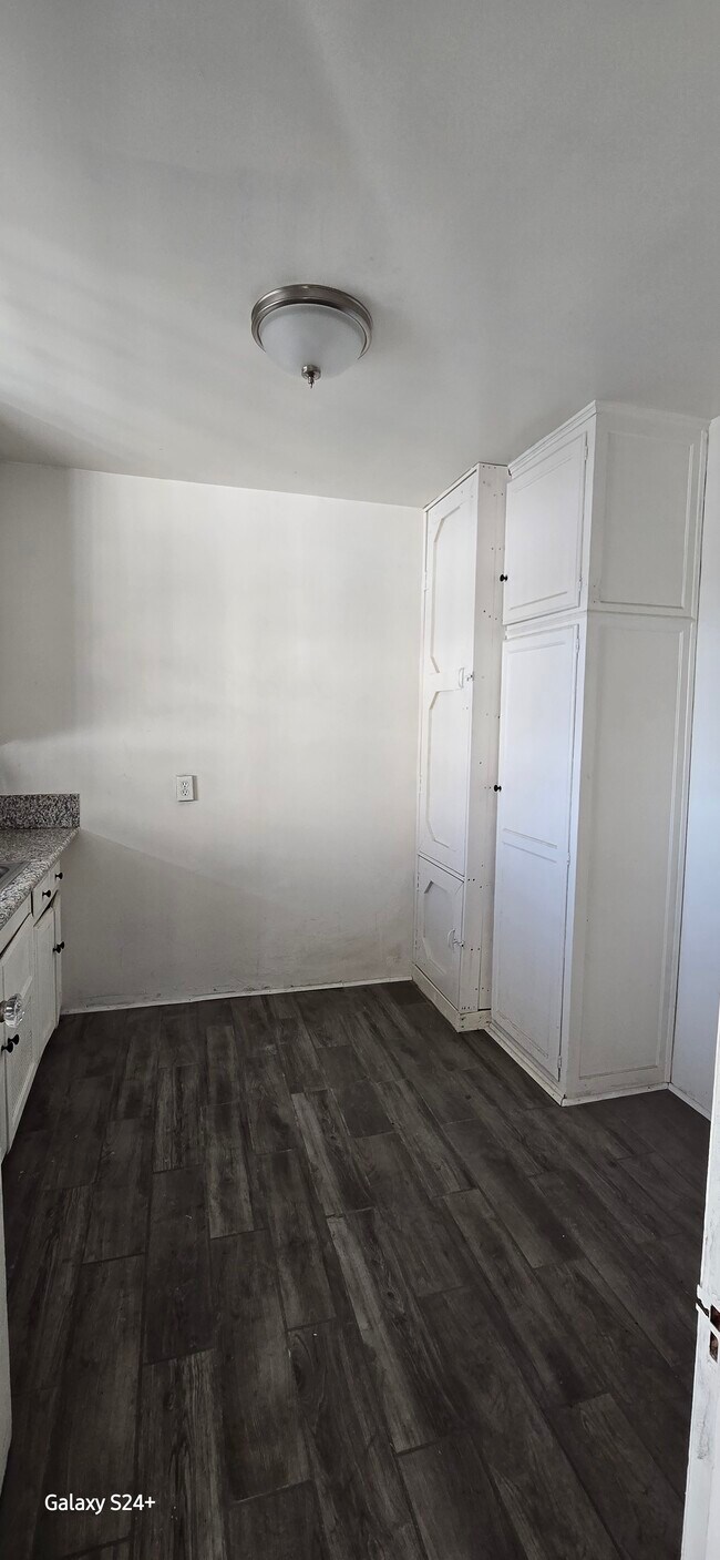 Cocina - 713 W 74th St Unidad 1