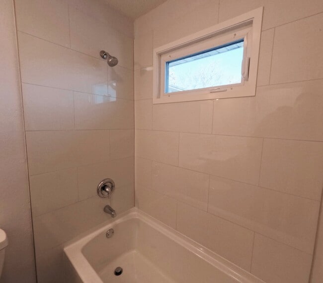 Photo - 822 16th St SE