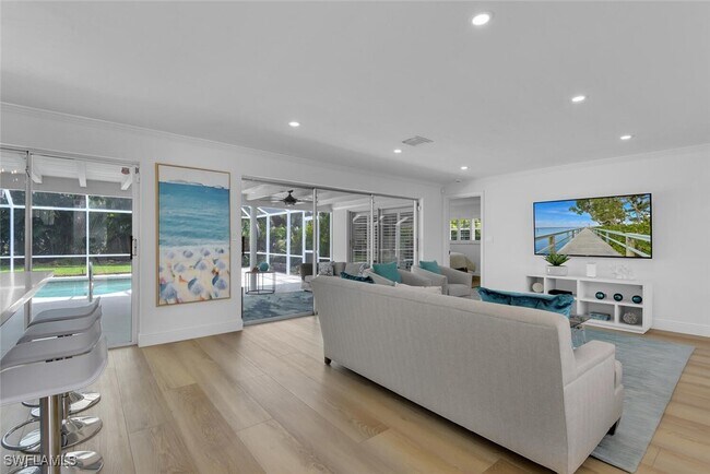 Photo - 740 Park Shore Dr