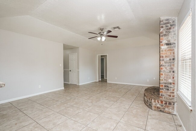 2515 Village Cir Dr