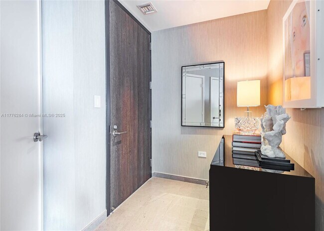 Photo - 88 SW 7th St Unidad 3301