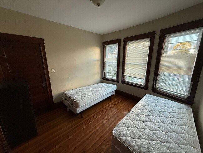 Photo - 139 Franklin St Unit 2