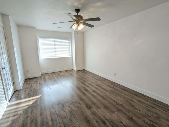 Photo - 341 E 2700 N