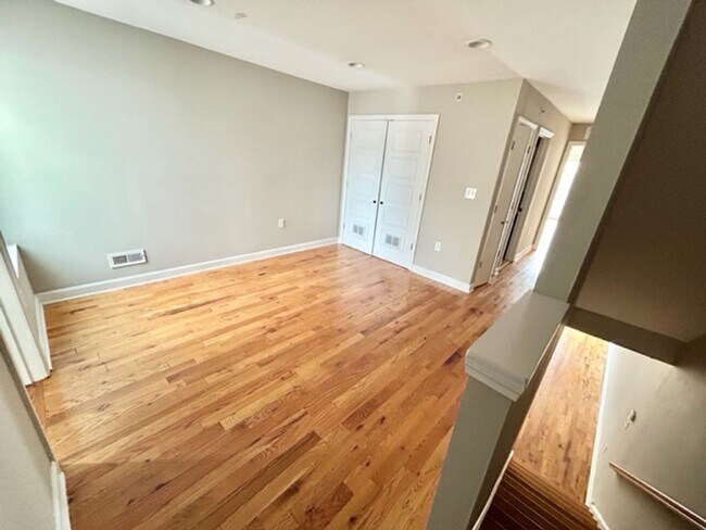 Photo - 439 Wiota St Unit C