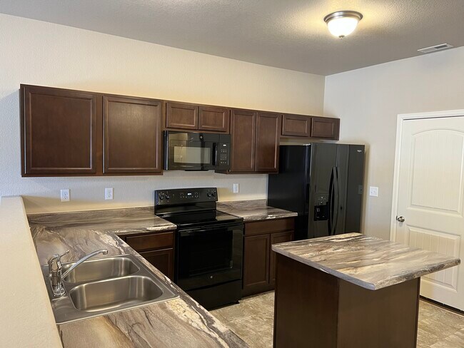 Photo - 7609 Grand Fir Pt
