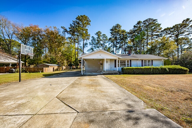 Building Photo - 1009 Park Dr