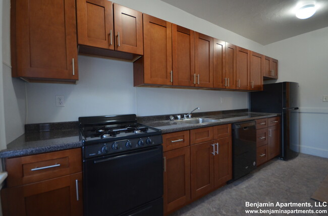 Building Photo - 2035 Commonwealth Ave Unit 27 Rental