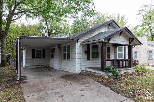 Building Photo - 705 S Pershing Ave