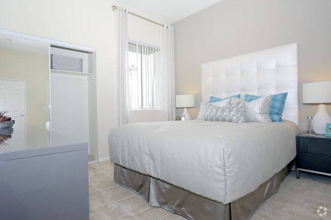 2BR, 2BA , Loft- 1338 SF