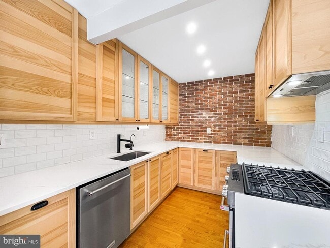 Building Photo - 2725 39th St NW Unit 209