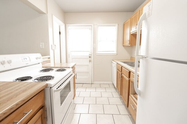 Photo - 5 Bed 2 Bath House