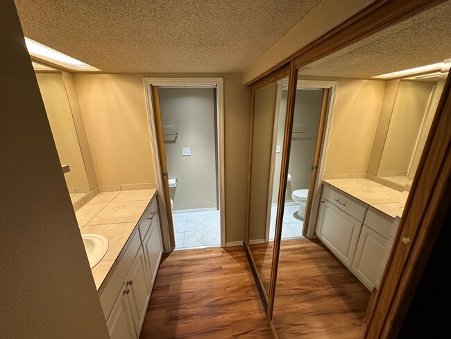 Photo - 4641 W Lake Sammamish Pky SE Unidad F-204