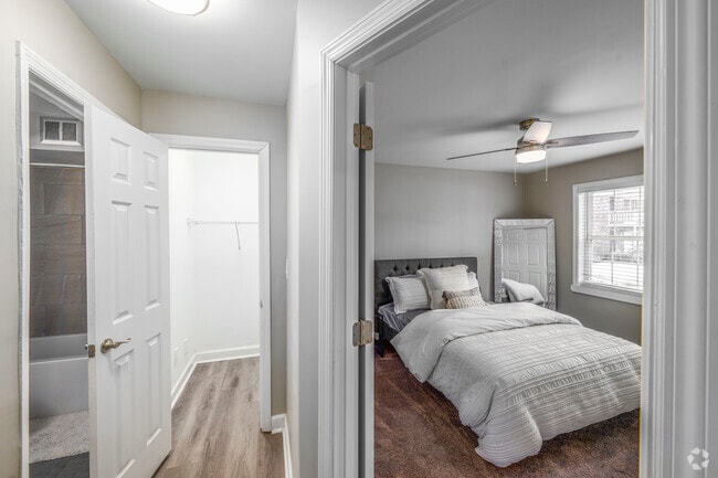 1BR, 1BA - 663SF - Bedroom