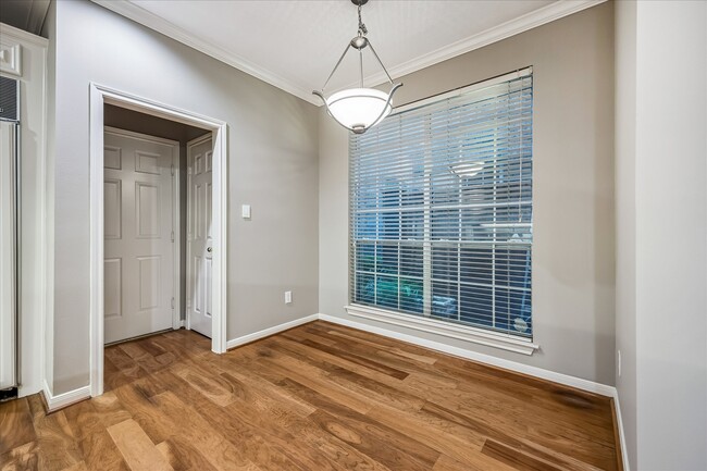 Photo - 4443 Castle Ct Pl