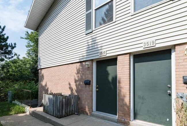 Building Photo - 3517 Kenbrooke Ct Unit 3517
