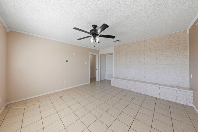 Photo - Vintage Henderson Gem Near Water Street District