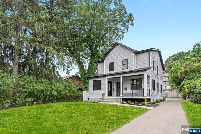 Building Photo - 165 Jefferson Ave Unit 2