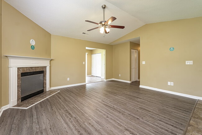 Photo - 2650 Stratford Lake Rd