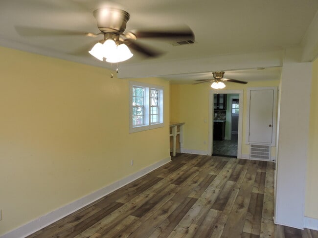 Photo - 201 Dixie St