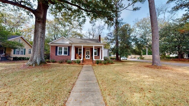 Photo - 3302 Cloverdale Rd