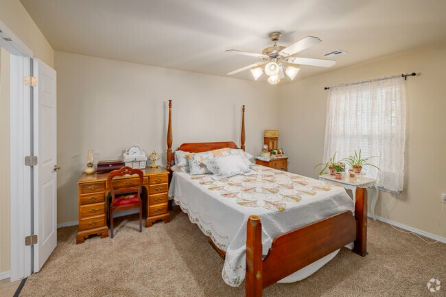 2BR, 2BA - 1,000SF - Primary Bedroom